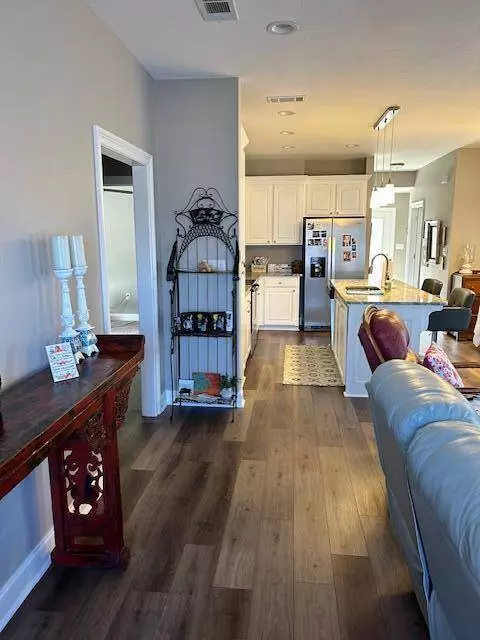 27 Cosmos, Hattiesburg, MS 39402