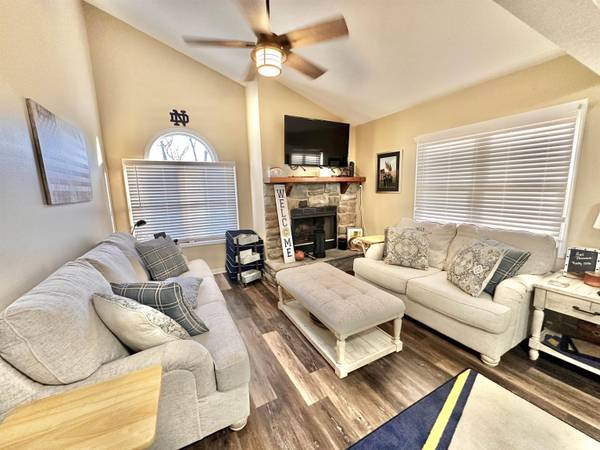 1412 N Oakhill Drive, South Bend, IN 46637-5670