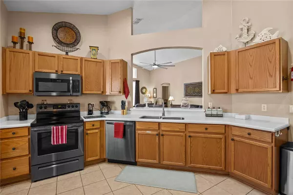 424 HENLEY CIR, Davenport, FL 33896