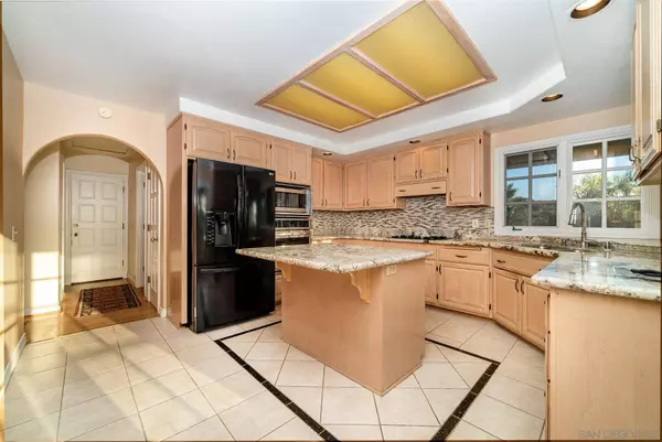 2908 Lakemont Dr, Fallbrook, CA 92028