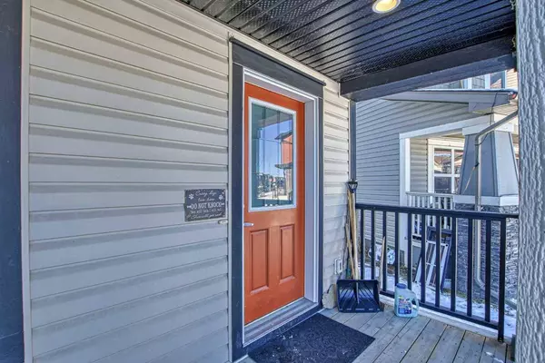 184 Copperpond Parade SE, Calgary, AB T2Z 5B2