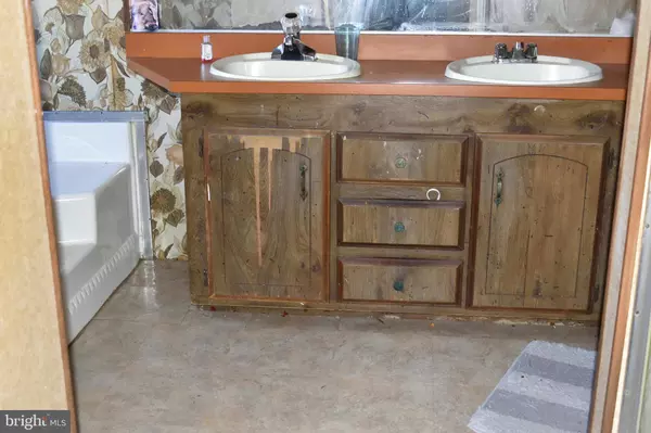 76 MONROE AVE, Mantua, NJ 08051