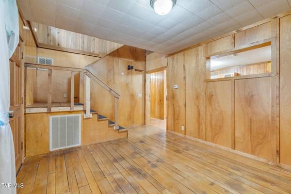 1739 Sugar Pine LN, Gate City, VA 24251