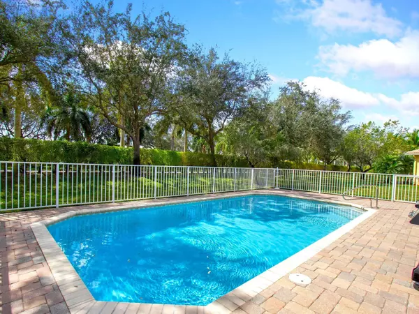 9570 Lantern Bay CIR, West Palm Beach, FL 33411