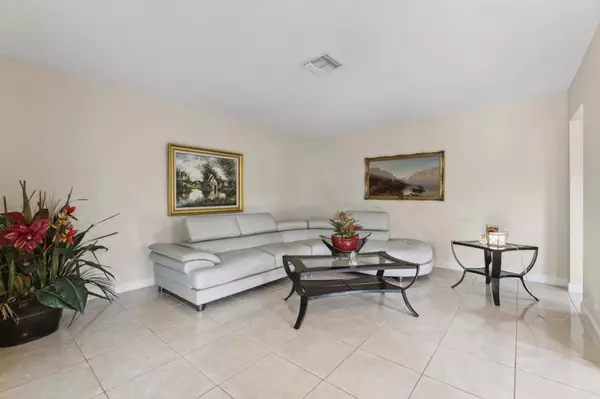 917 Hansen ST, West Palm Beach, FL 33405