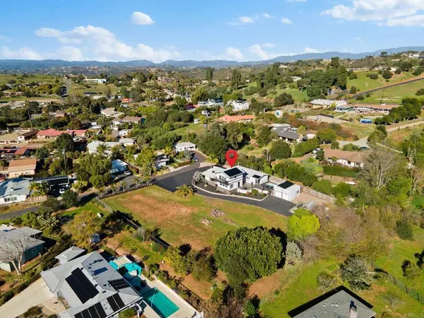 2113 Warmlands AVE, Vista, CA 92084