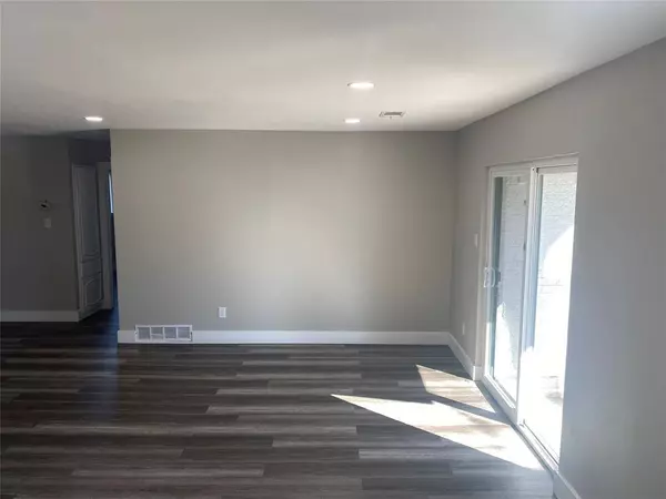 2618 E Mitchell Street, Arlington, TX 76010