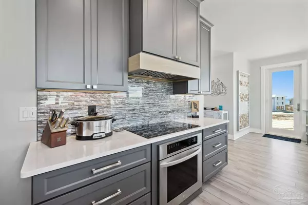 7511 White Sands Blvd, Navarre Beach, FL 32566