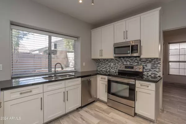 15236 S 15TH Avenue, Phoenix, AZ 85045