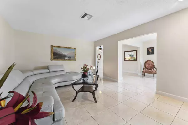 917 Hansen ST, West Palm Beach, FL 33405