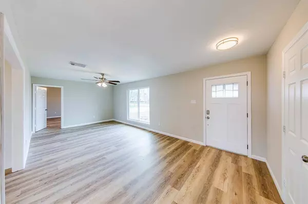 1401 Anthonette LN, Houston, TX 77015