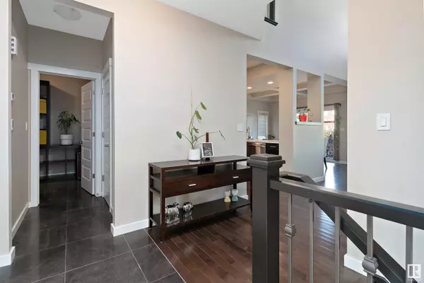 3951 CLAXTON LO SW, Edmonton, AB T6W 1Y7