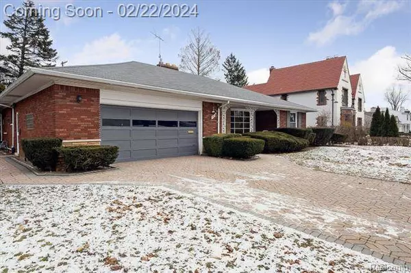 44 ROSLYN Road, Grosse Pointe Shores, MI 48236