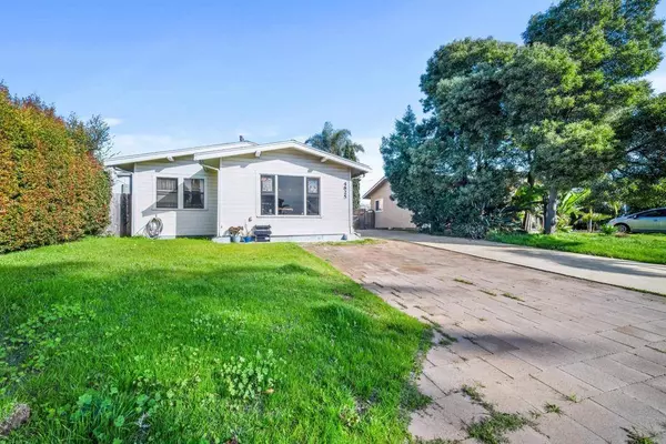 4825 27 Hawley Blvd., San Diego, CA 92116