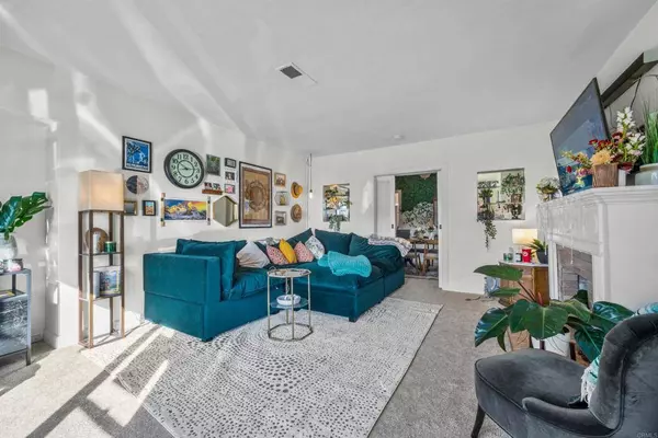 4825 27 Hawley Blvd., San Diego, CA 92116