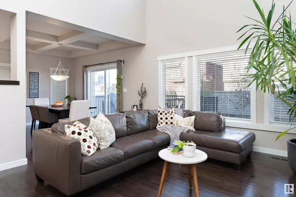 3951 CLAXTON LO SW, Edmonton, AB T6W 1Y7