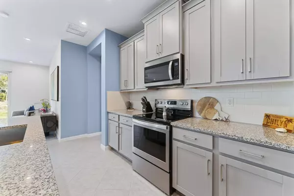 6746 Pointe Of Woods DR, West Palm Beach, FL 33413