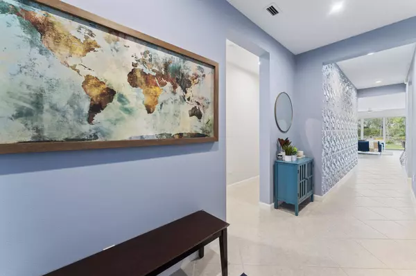 6746 Pointe Of Woods DR, West Palm Beach, FL 33413