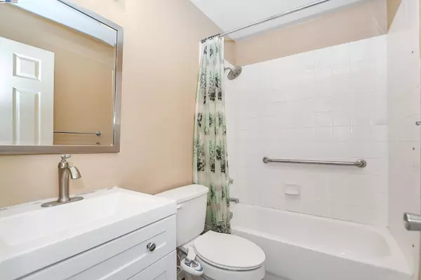 2005 San Jose Dr #156, Antioch, CA 94509