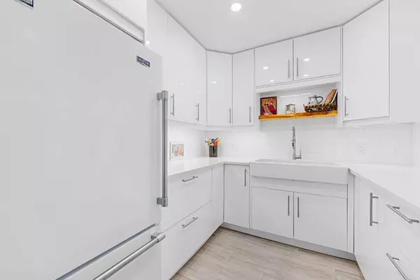 3730 50 ST NW #203, Calgary, AB T3A 2V9