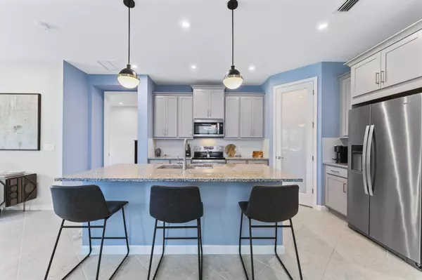 6746 Pointe Of Woods DR, West Palm Beach, FL 33413