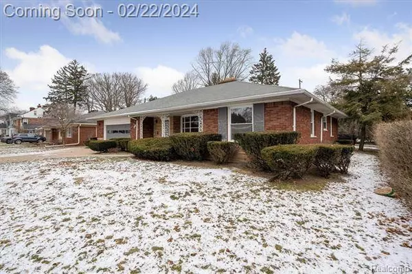 44 ROSLYN Road, Grosse Pointe Shores, MI 48236