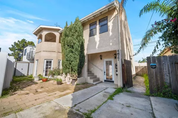 4825 27 Hawley Blvd., San Diego, CA 92116