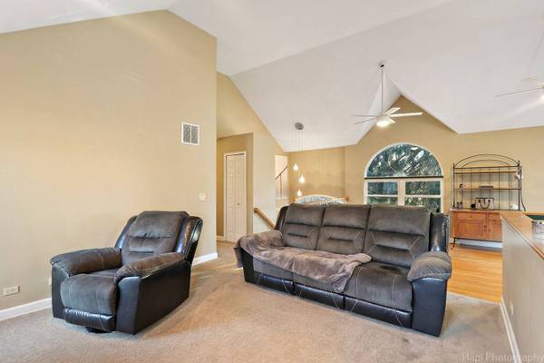 1100 Geringer RD, Algonquin, IL 60102