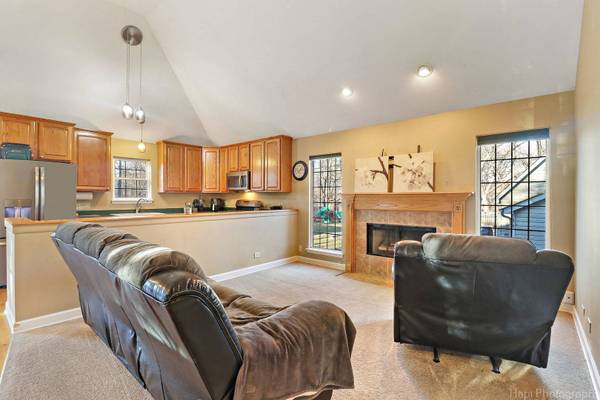 1100 Geringer RD, Algonquin, IL 60102