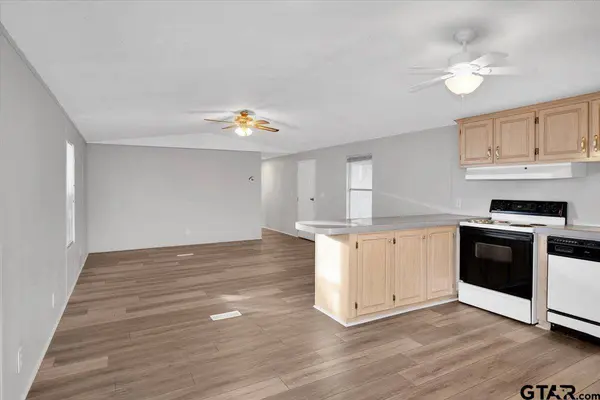 312 S Cross St, Troup, TX 75789