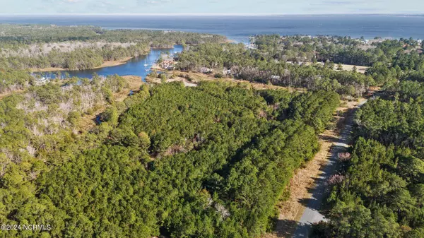 1381 White Farm Road, Oriental, NC 28571