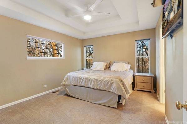 1100 Geringer RD, Algonquin, IL 60102