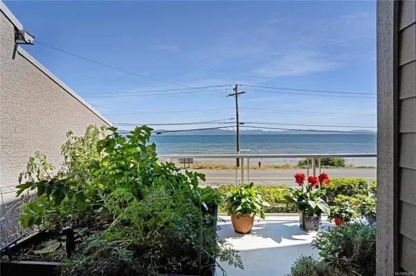 3156 Island Hwy W #107, Qualicum Beach, BC V9K 2J7
