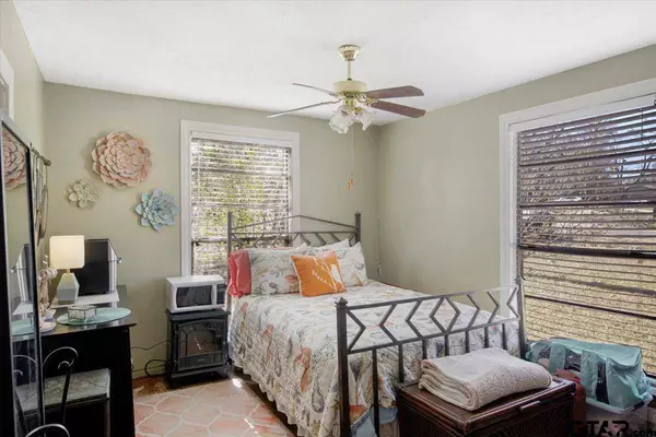 304 S Price St, Troup, TX 75789