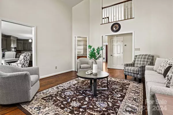 1015 8th St LN NW, Hickory, NC 28601