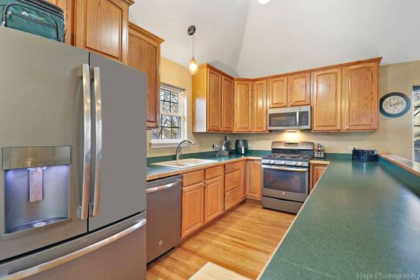 1100 Geringer RD, Algonquin, IL 60102