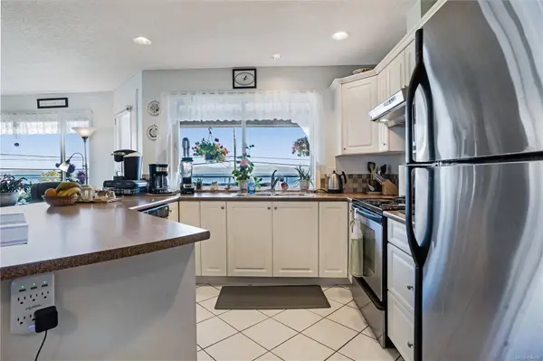 3156 Island Hwy W #107, Qualicum Beach, BC V9K 2J7