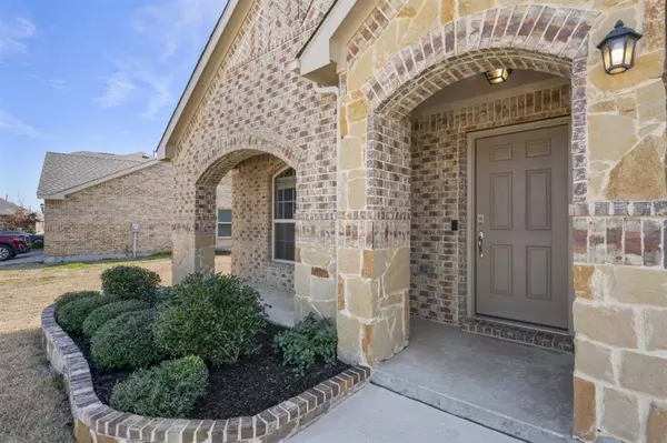 702 Pearl Way, Arlington, TX 76002