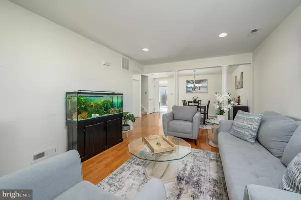 8 EDDLEWOOD PL, Mount Laurel, NJ 08054