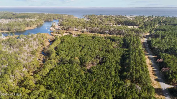 1381 White Farm Road, Oriental, NC 28571