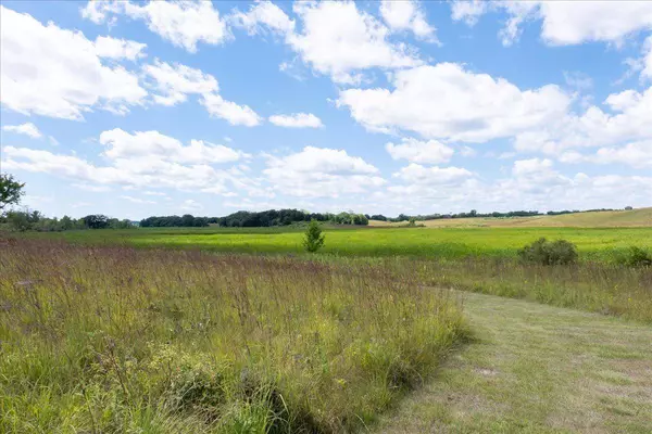 7475 Farmhill DR, Minnetrista, MN 55364