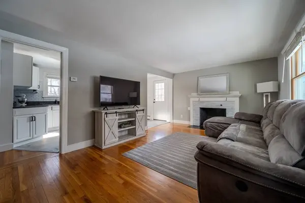 18 Florissant Ave, Framingham, MA 01701