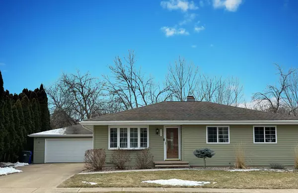 109 WOODLAND CT, Kaukauna, WI 54130