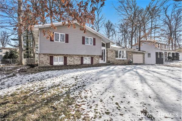 4662 Brooklyn SE Avenue, Kentwood, MI 49508
