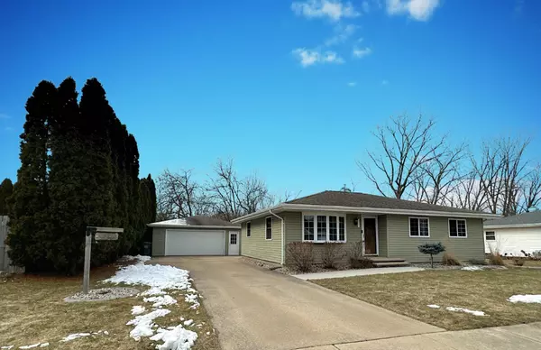 109 WOODLAND CT, Kaukauna, WI 54130