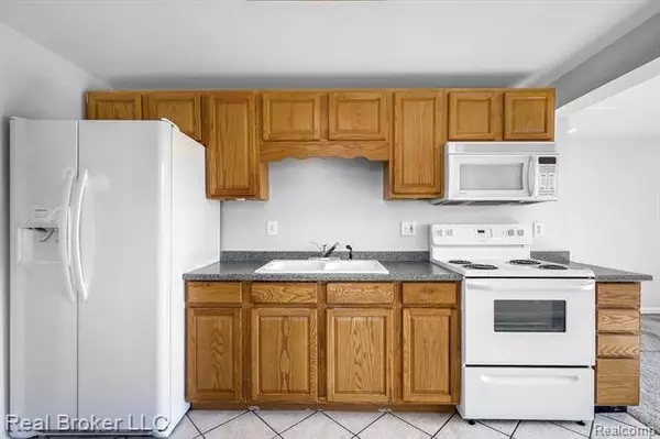 2141 E WILLIAMSON Street, Burton, MI 48529