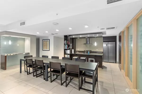 820 Blanchard ST #1008, Seattle, WA 98121