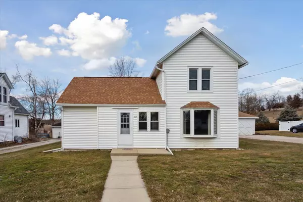 318 Franklin Street, Genoa City, WI 53128