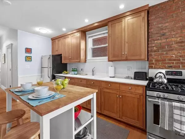 556 E 5th St #1, Boston, MA 02127