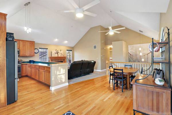 1100 Geringer RD, Algonquin, IL 60102